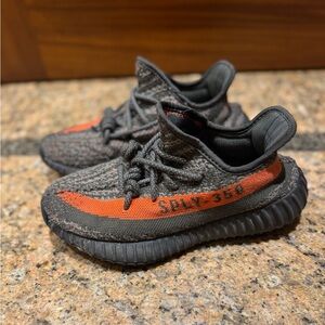 Carbon Beluga Sneakers Yeezy size 5
